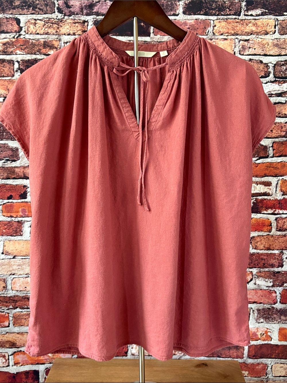 Uniqlo Tie-Neck Cap Sleeve Tunic in a Muted Rose Size Medium